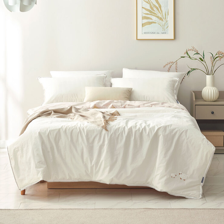 April At Home Pincoat Wool Comforter - Queen 684883