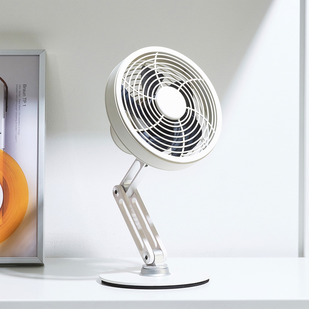 오드앵글 스켈레톤 탁상용 메탈 선풍기 - 매트화이트