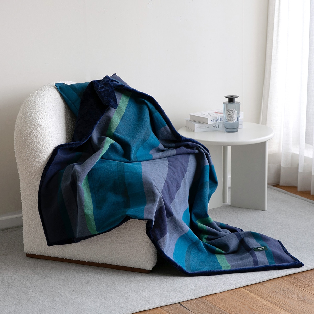 오리고 벨보아 똑딱이 담요 100 x 150cm - 댄싱웨일(네이비) 오리고 벨보아 똑딱이 담요 100 x 150cm - 댄싱웨일(네이비)