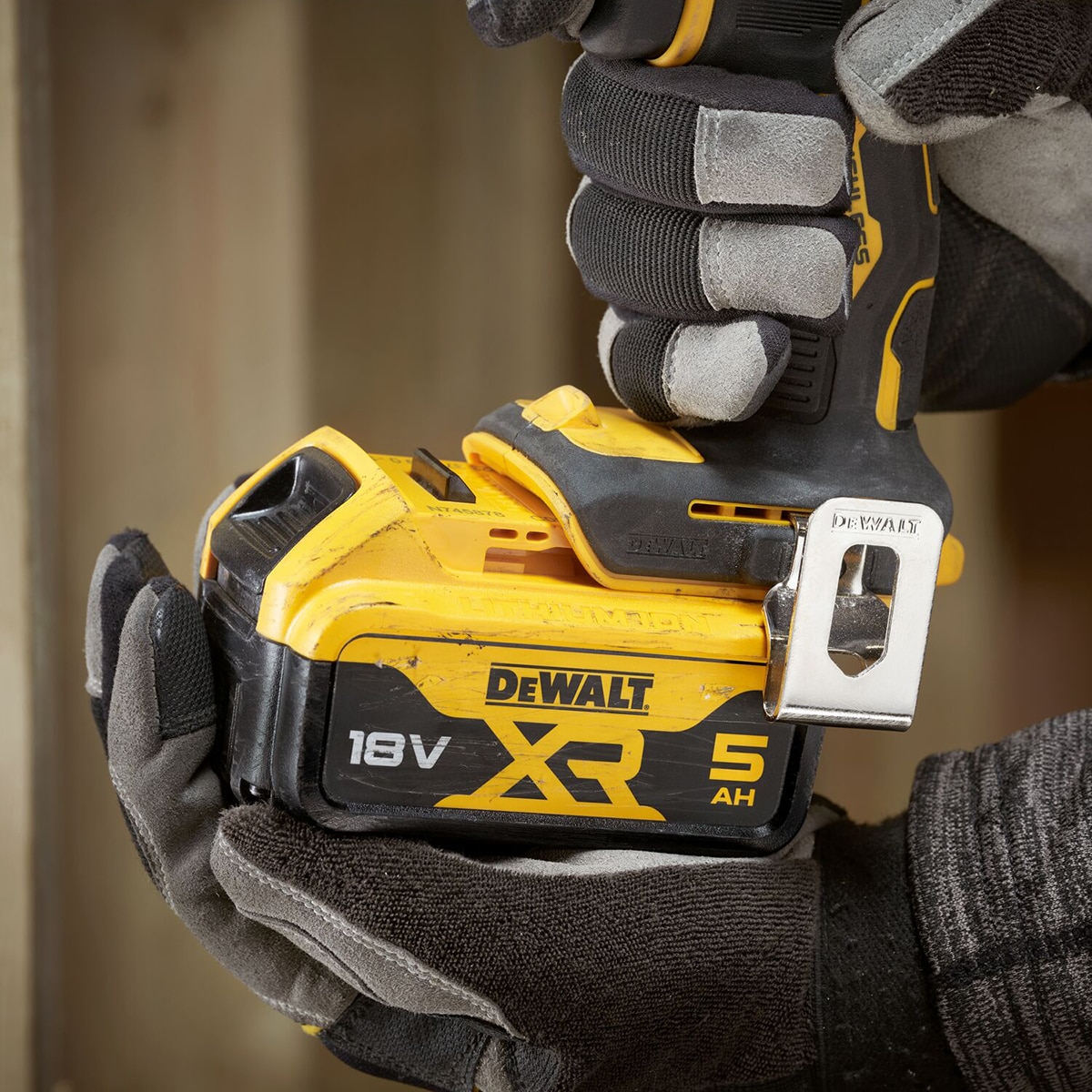 디월트 20V 브러쉬리스 햄머드릴 세트 (배터리 1)