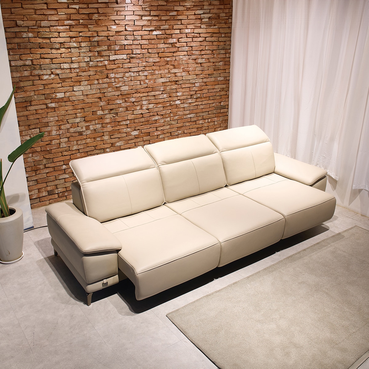 사트바 무빙헤드 통가죽 슬라이딩 소파 4인 사트바 무빙헤드 통가죽 슬라이딩 소파 4인