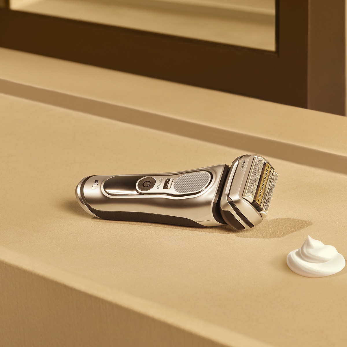 브라운 면도기 9667cc + 면도기 세정액 4 개입