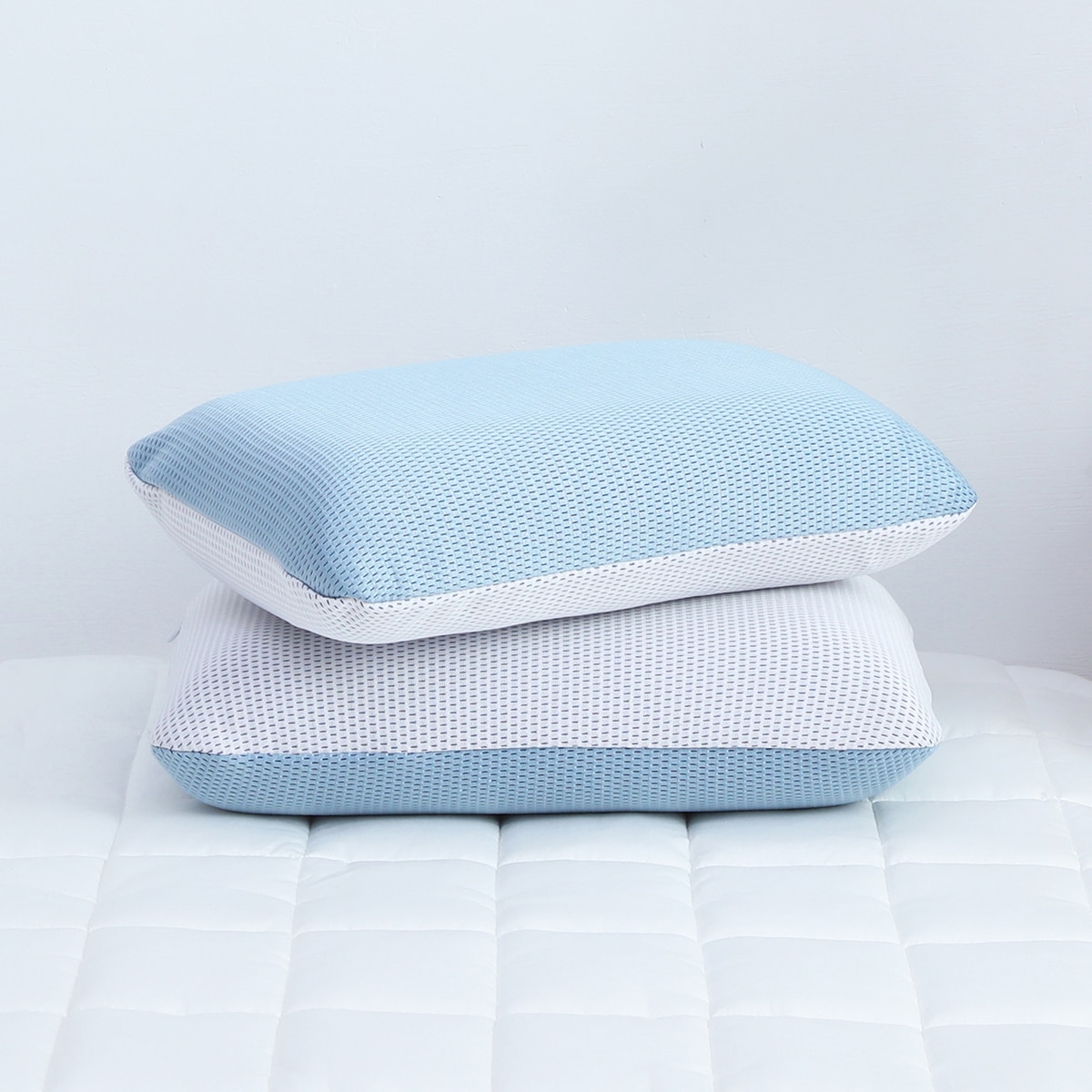 에이프릴앳홈 냉감 메쉬 메모리폼 베개 - 블루 에이프릴앳홈 냉감 메쉬 메모리폼 베개 - 블루
