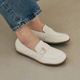 엘리자베스스튜어트 카우스킨 로퍼 - 아이보리 엘리자베스스튜어트 카우스킨 로퍼 - 아이보리