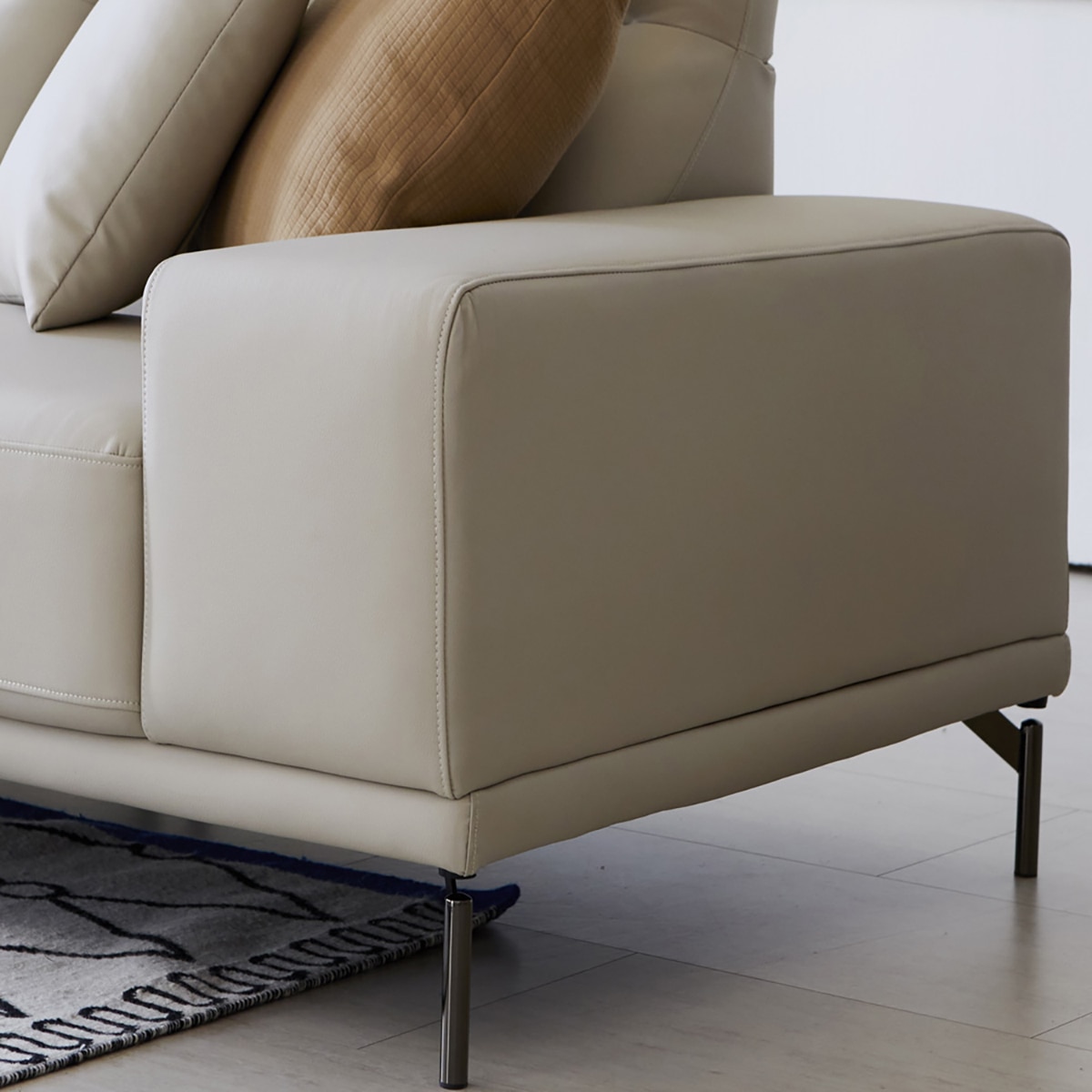 핸슨 루벤지 가죽 소파 4인 - 연그레이 핸슨 루벤지 가죽 소파 4인 - 연그레이