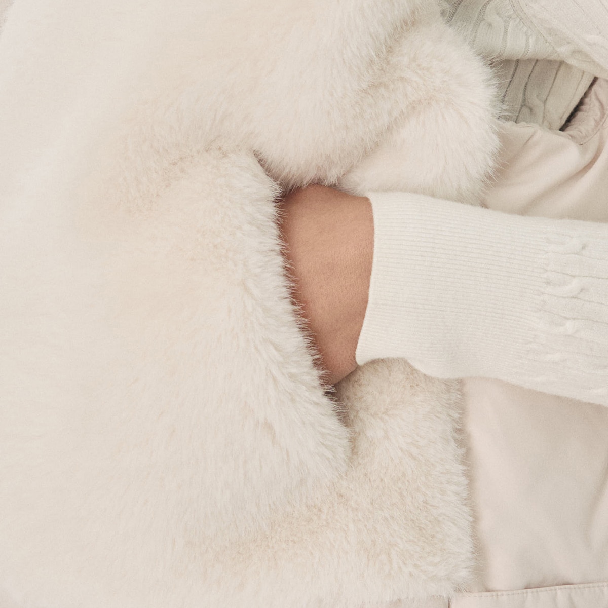 SOUP 여성 인조퍼 다운 베스트 - 아이보리 SOUP 여성 인조퍼 다운 베스트 - 아이보리