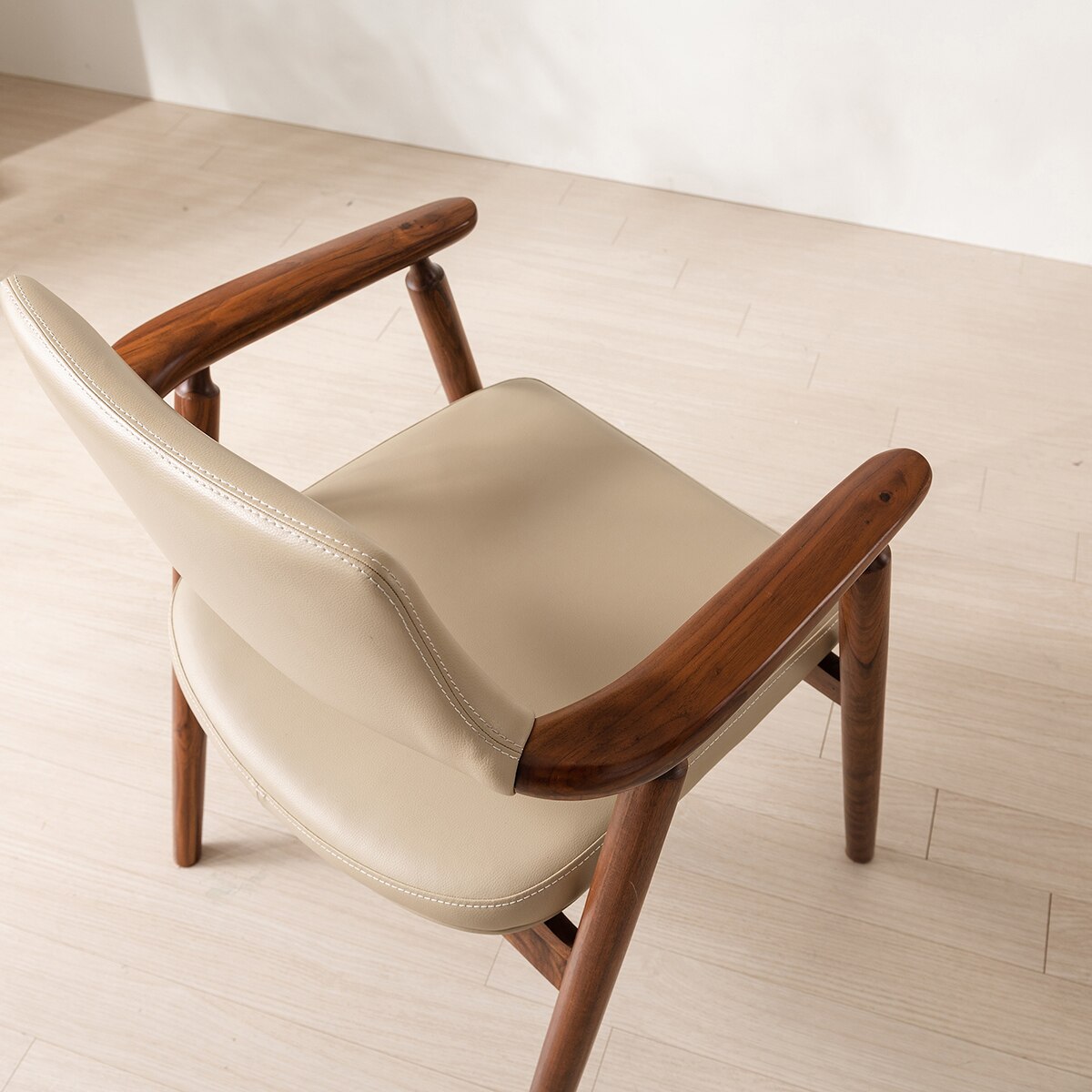 본톤 월넛 원목 의자 CS-048