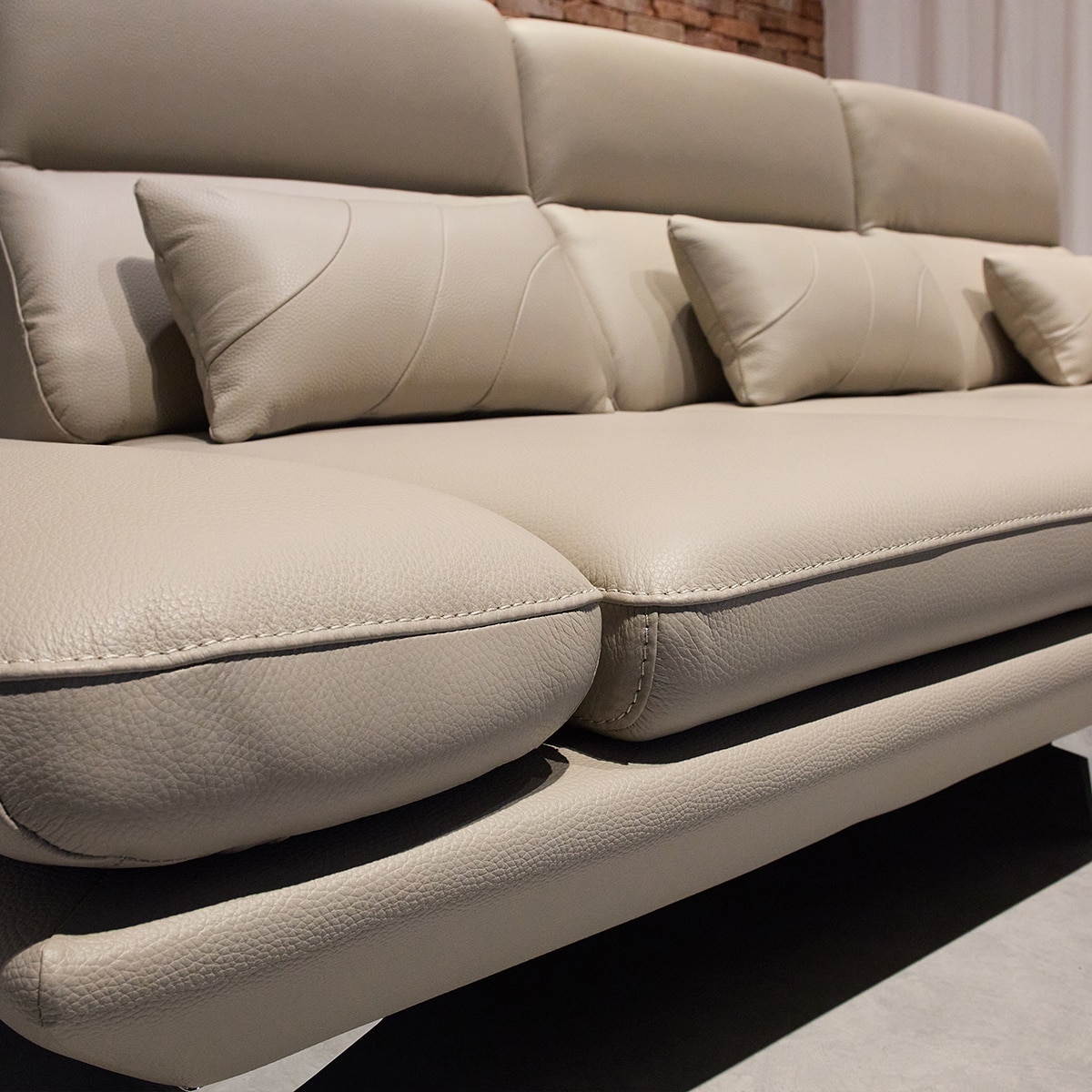 사트바 꼬모에디션 스윙쿠션 소파 4인