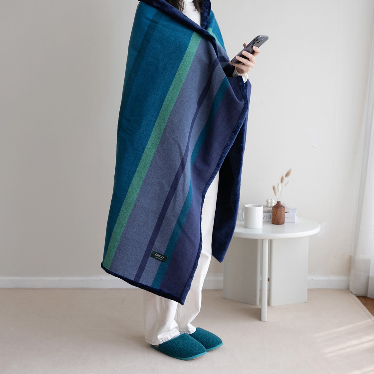 오리고 벨보아 똑딱이 담요 100 x 150cm - 댄싱웨일(네이비) 오리고 벨보아 똑딱이 담요 100 x 150cm - 댄싱웨일(네이비)