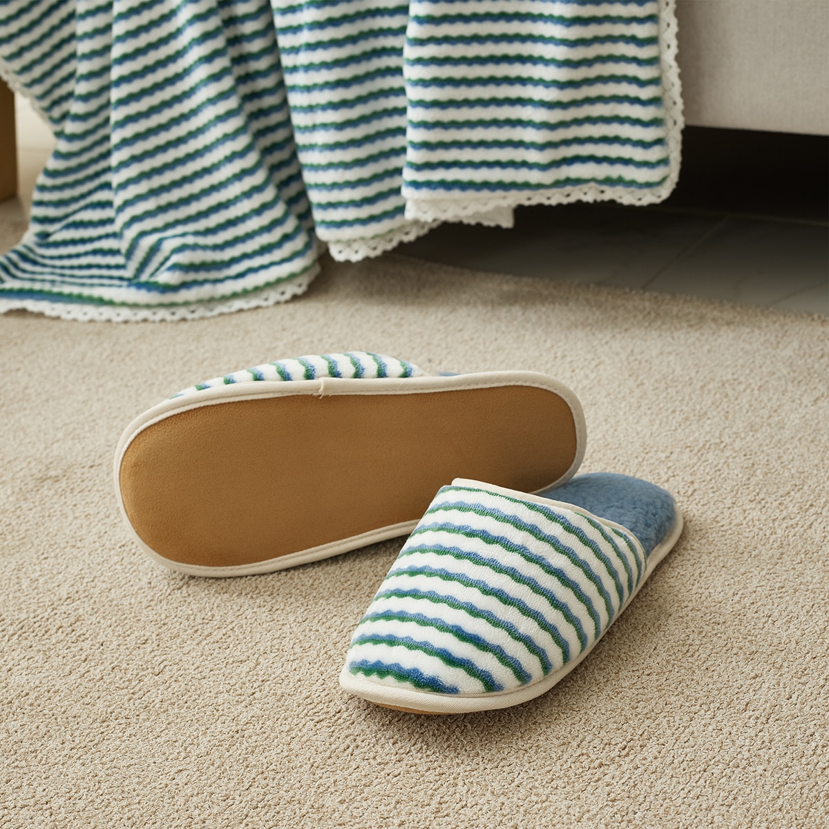 April At Home 플란넬 극세사 담요 슬리퍼 선물세트 - 레테(그린스트라이프) April At Home 플란넬 극세사 담요 슬리퍼 선물세트 - 레테(그린스트라이프)