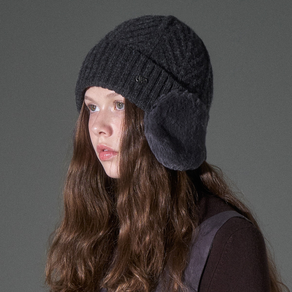 화이트샌즈 알파카 니트 귀달이퍼 비니 아르고