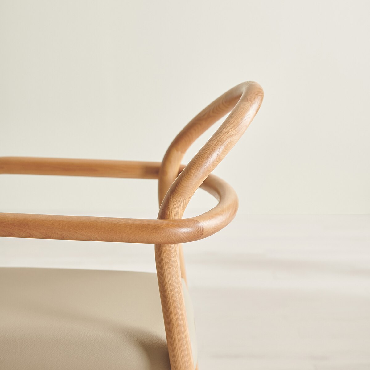 본톤 애쉬 원목 의자 CA-071N - 아이보리