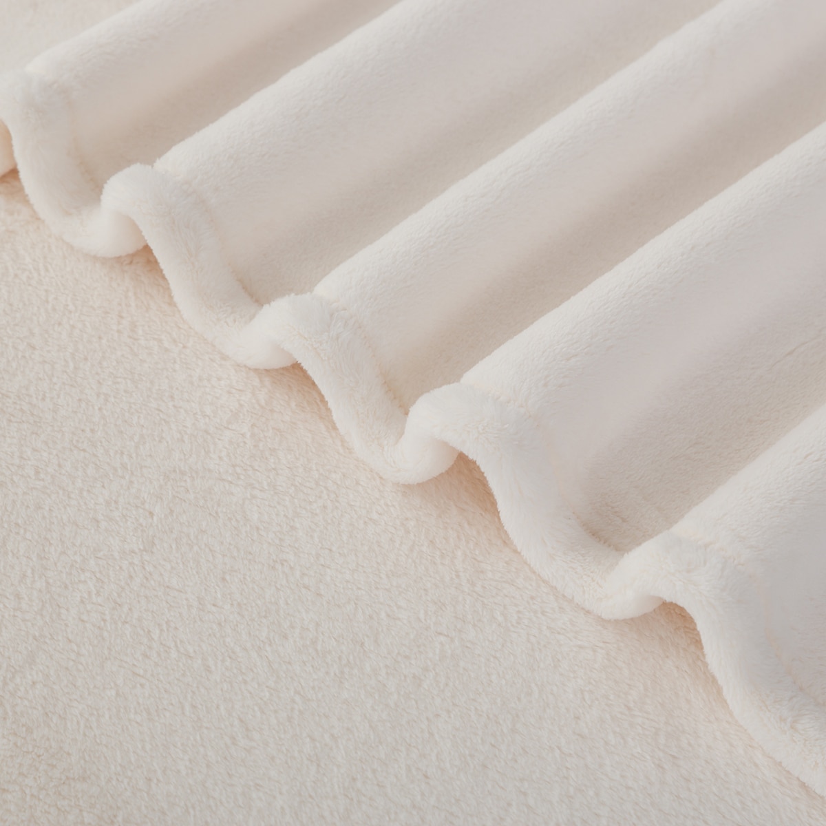 Berkshire 럭스 로프트 담요 249 x 234cm - 화이트 Berkshire 럭스 로프트 담요 249 x 234cm - 화이트