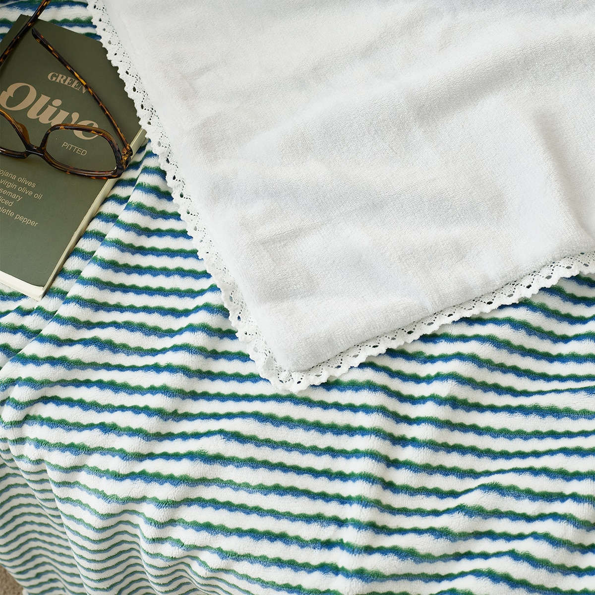 April At Home 플란넬 극세사 담요 슬리퍼 선물세트 - 레테(그린스트라이프) April At Home 플란넬 극세사 담요 슬리퍼 선물세트 - 레테(그린스트라이프)