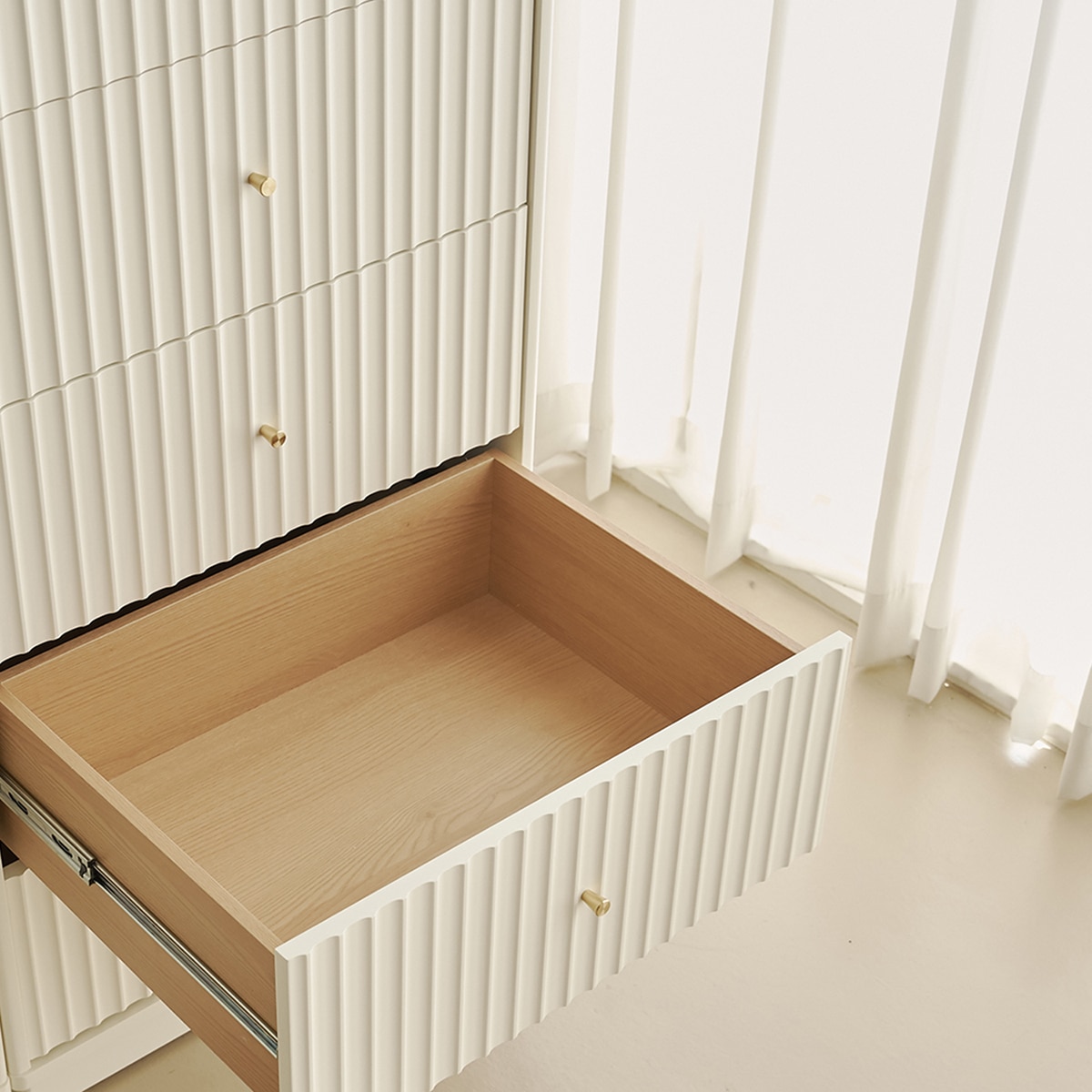 The One White Tember 5 Drawer Chest (600)