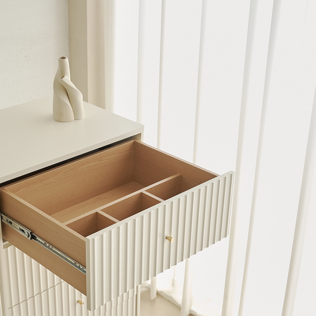 The One White Tember 5 Drawer Chest (600)