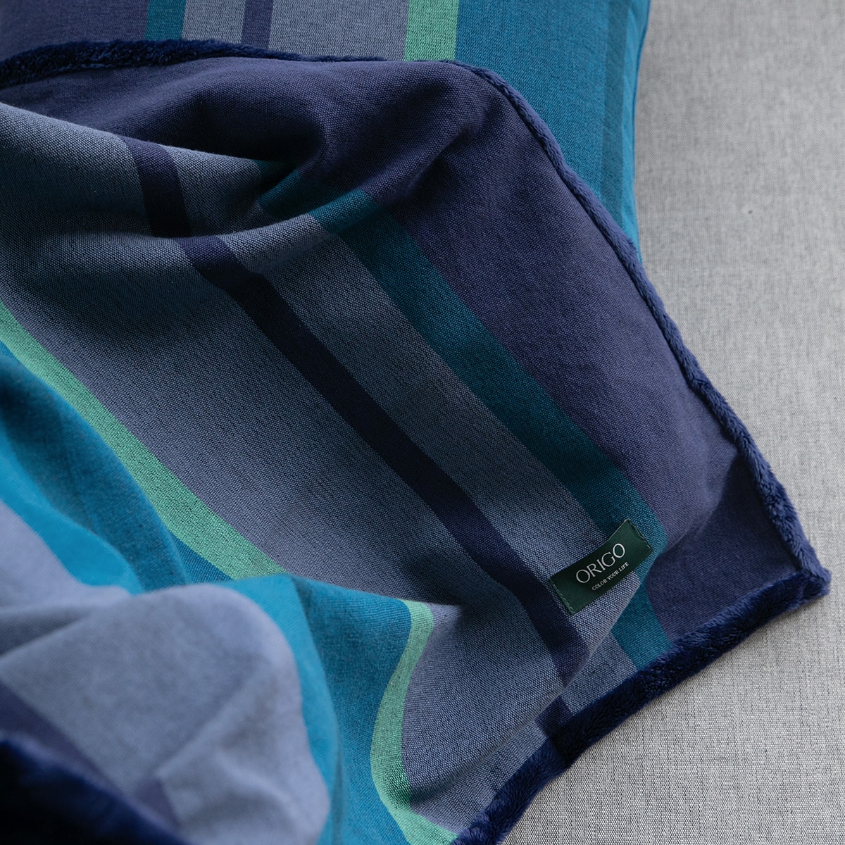 오리고 벨보아 똑딱이 담요 100 x 150cm - 댄싱웨일(네이비) 오리고 벨보아 똑딱이 담요 100 x 150cm - 댄싱웨일(네이비)