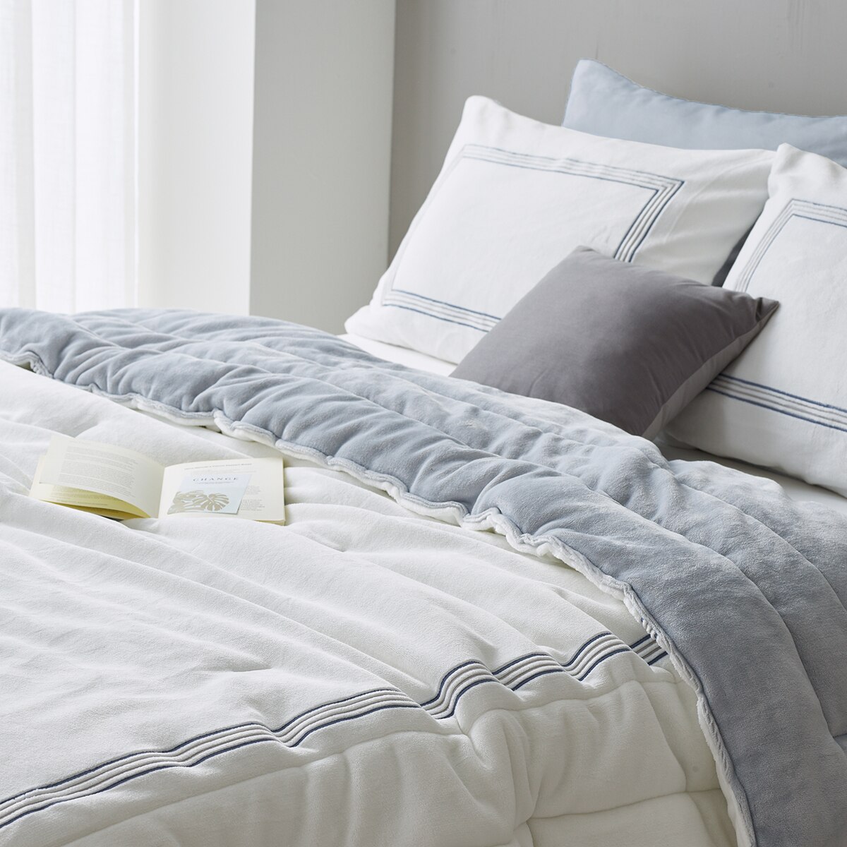 박홍근홈패션 자수 극세사 차렵이불 - 퀸, 화이트그레이 박홍근홈패션 자수 극세사 차렵이불 - 퀸, 화이트그레이