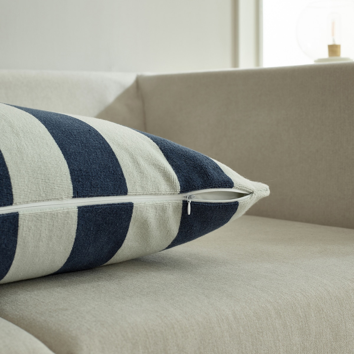 알러텍트 테리 데코 쿠션 - 그레이/네이비