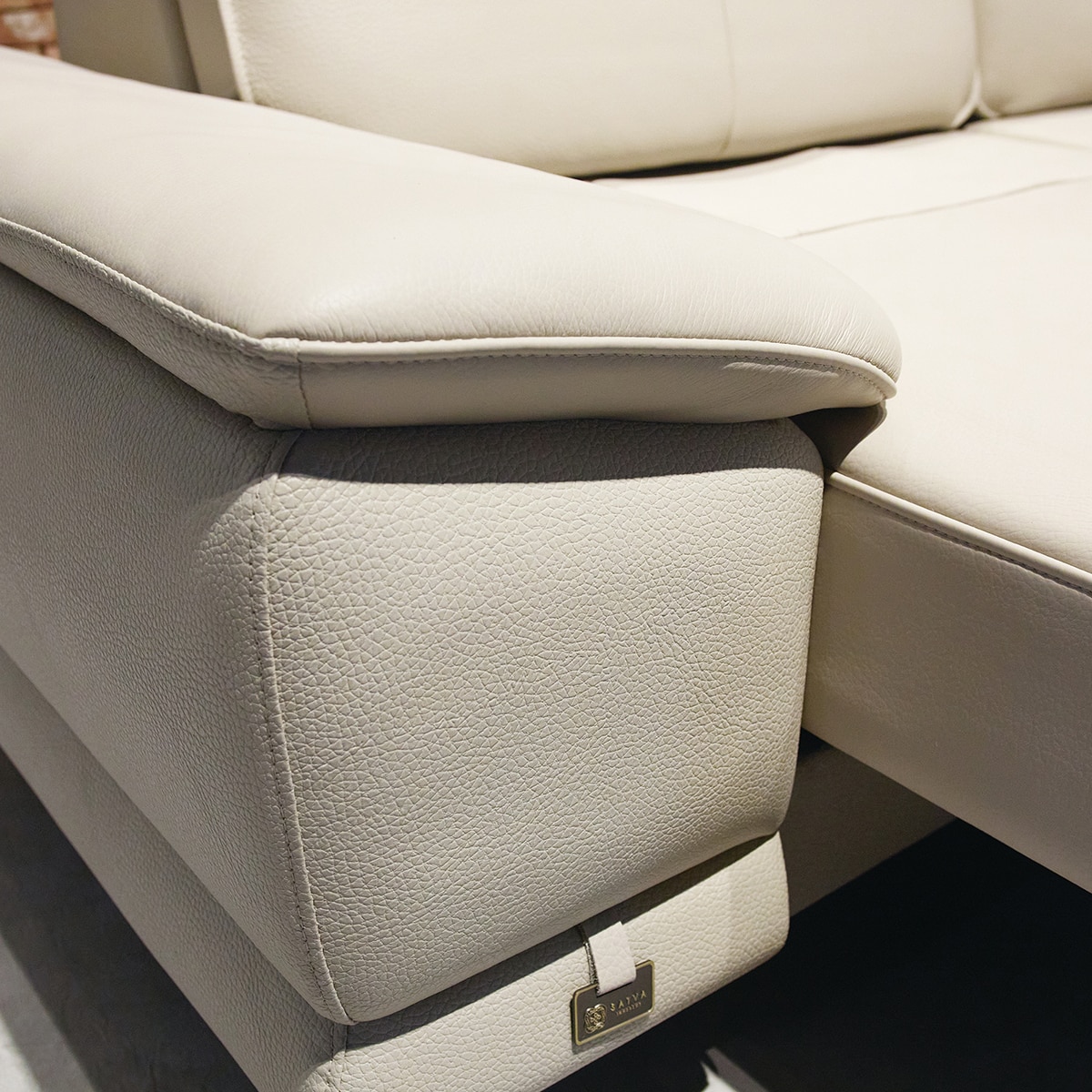 사트바 무빙헤드 통가죽 슬라이딩 소파 4인 사트바 무빙헤드 통가죽 슬라이딩 소파 4인